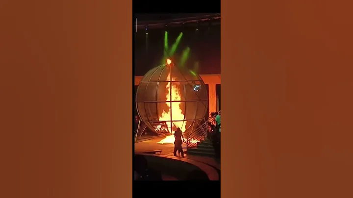 8.29 山西晋中榆次乌金山欢乐谷，马戏团摩托车表演突发起火事故，伤者已经送医 - 天天要闻