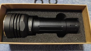 Convoy M26C - SST40 Flashlight - Unboxing & Outdoor Test