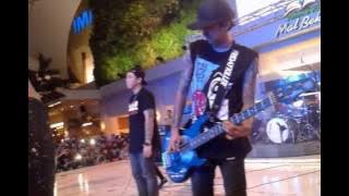 Killing Me Inside Feat Sansan - Fake Live at Summarecon Bekasi Clothing 2015