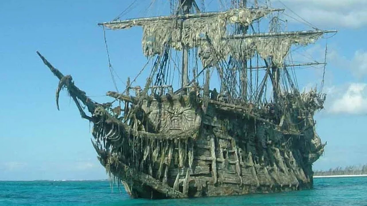 Почему корабль называется кораблем. Корабль "Летучий голландец". Ван дер Декен Летучий голландец. Летучий голландец корабль пираты Карибского моря. Летучий голландец корабль призрак.