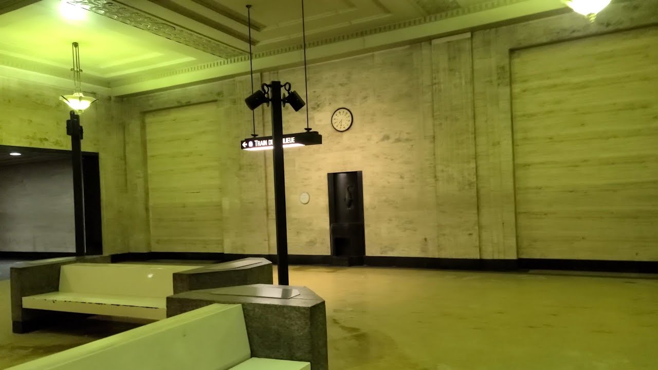 🏫 🚇 Parc Metro Station on the Blue Line of The Montreal Metro 🔵 Exterior + interior views included