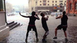 Usawomens7S Twerking In The Rain Red Square Gate