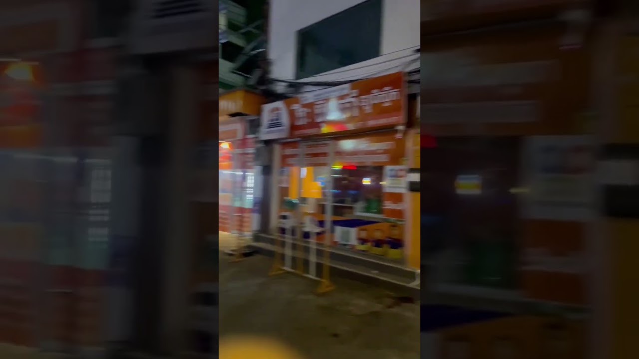 White house hostel Cheapest hotel in bangkok pratunum area 1100 Baht/ for 4 person in one room