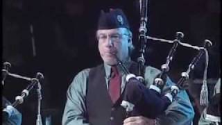 Duncan McCall Pipe Band / Highland Carol