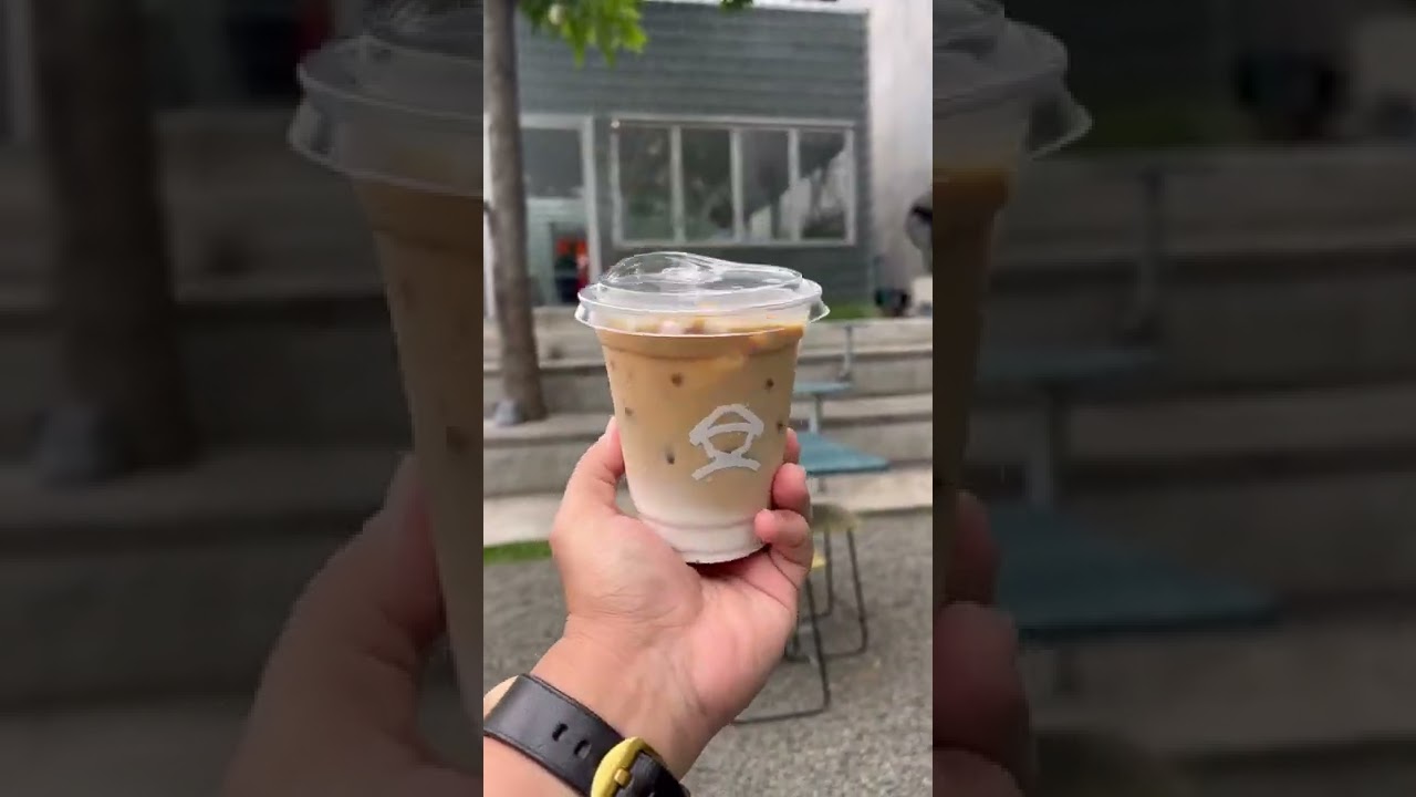 in frame: Cup CLEAR PET DATAR 14 oz + PREMIUM STRAWLESS LID • Custom packaging www.yoboycup.com 🇮🇩