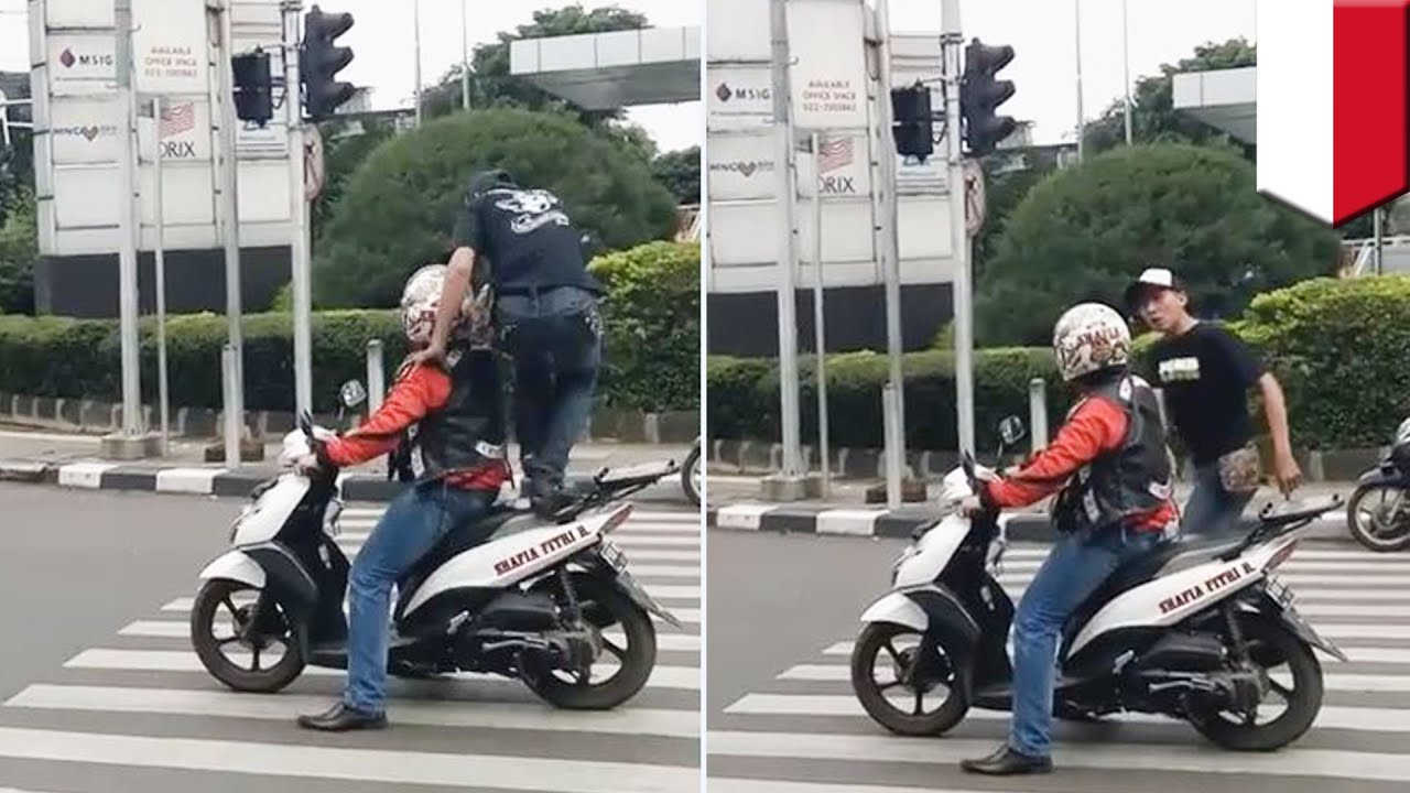 Video Lucu Motor Diinjak Dan Dimarahi Operator Karena Melanggar Lalu