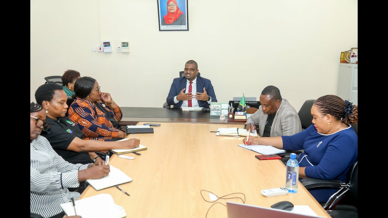 WAZIRI NDEJEMBI ATEMBELEA OFISI ZA OSHA DSM