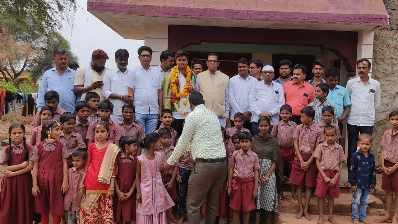 JDs youth Leader Nawaz Qureshi Birthday Celebrate with Dum & Dump School student & Doneted 2 Cooler.