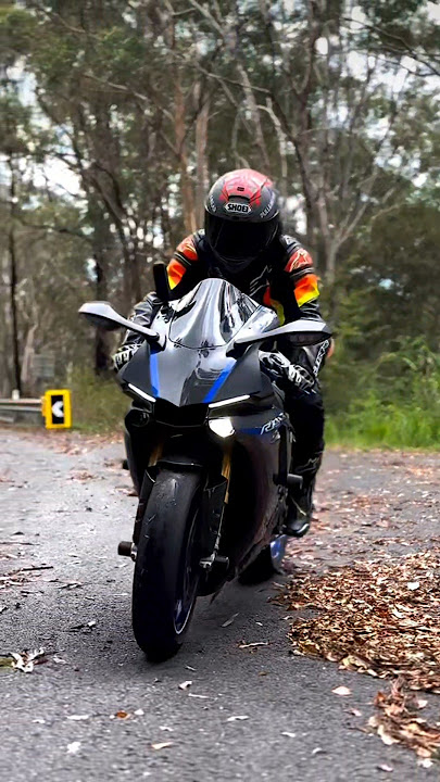 Yamaha R1M #yamaha #r1m #shoeihelmet #carbonfiber #black #rider #shorts @AbhishekmishraR15v3