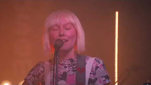 Molly Tuttle -White Rabbit (Jefferson Airplane cov...