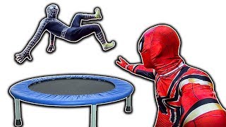 SPIDER-MAN and VENOM trampoline flips | NGƯỜI NHỆN chơi bạt nhún | Jump Arena