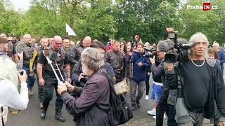Noční vlci na Olšanech a protest skupiny Kaputin
