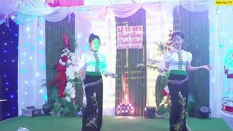 2 em gái múa cực sôi động mừng LVQ Tuyết Băng - Nguyễn Khánh, Bản Nà Dòn - Chiềng Khong
