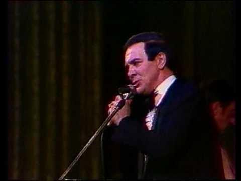 Песни м магомаева слушать. Магомаев руководитель оркестра. Песни м магомаева слушать. Магомаев за роялем. Магомаев в париже 1969.