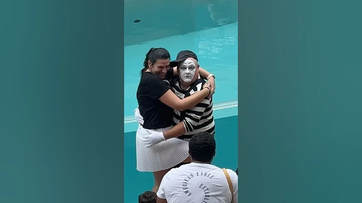 His face says it all 🤣 Tom mime Seaworld #seaworldmime #funny #shorts #tomthemime