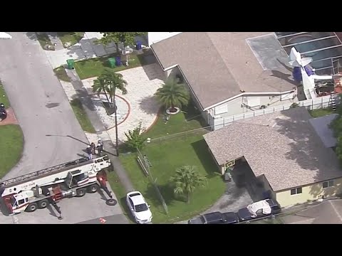 Crews remove plane from Miramar crash scene