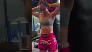 Muscul Girl Punching Abs Chu Pakchapa