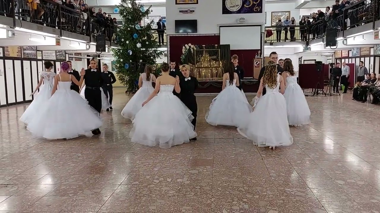 Eventus Művészeti Középiskola szalagavatós keringője 