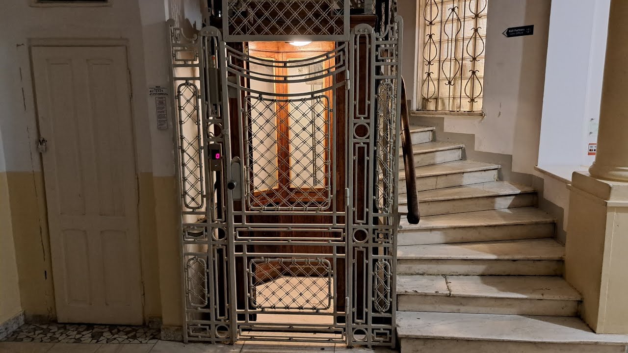 Nice old Schindler (mod. Sygler Ascensor) traction elevator @ Strada Frumoasă 54, Bucharest