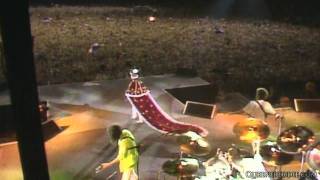 Queen - We Are the Champions & God Save the Queen (Live At Wembley)