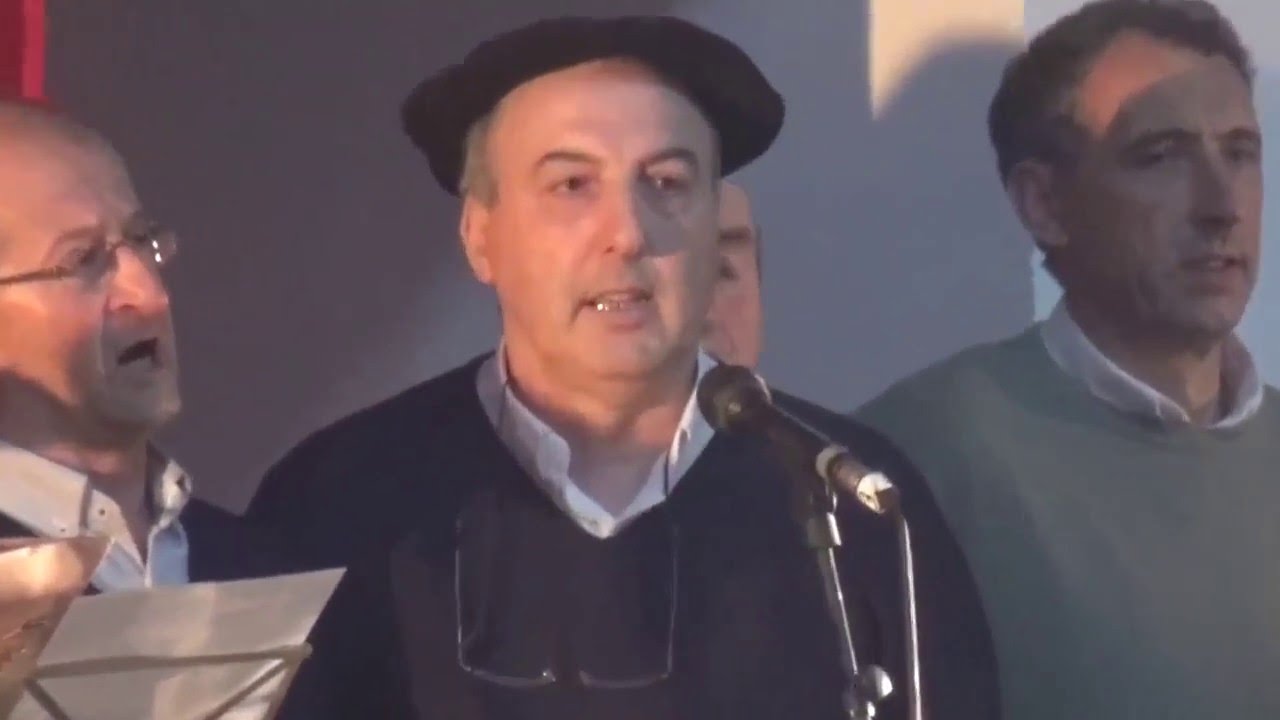 MENDITARRAK  KANTUZ  CHANTANT  CANTANDO  SINGING  