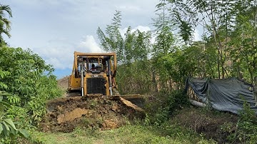 New Path! Caterpillar D6r XL Bulldozer Opens New Paths for Local Residents