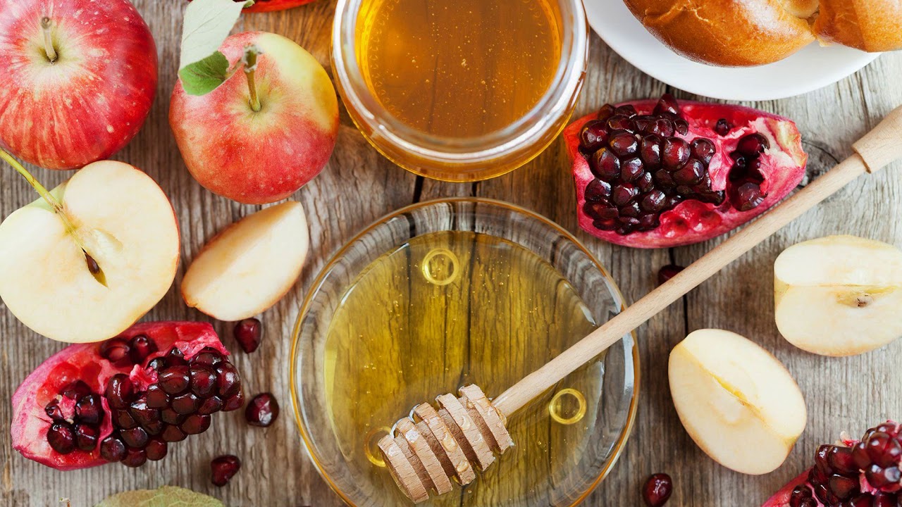 The Meaning Behind 5 of the Most Popular Rosh Hashanah Traditions