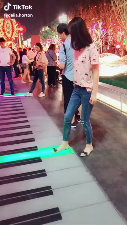 Đánh đàn trên tiktok