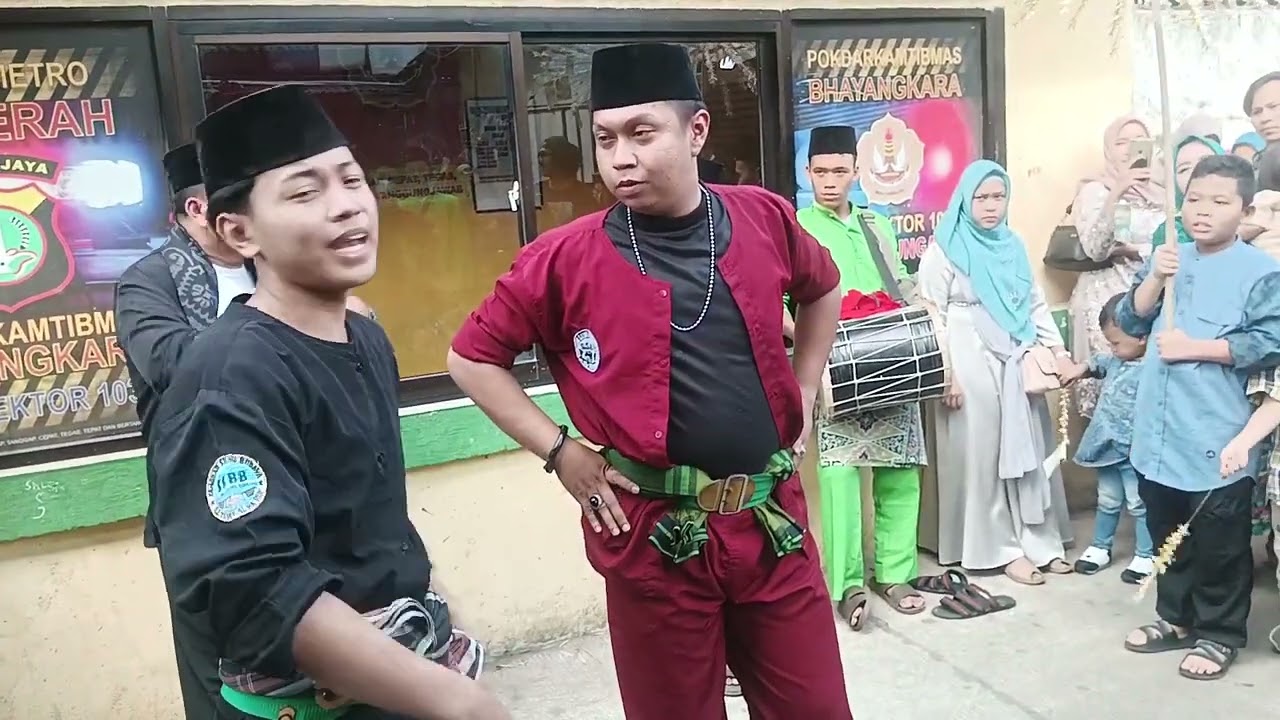 menghibur warga palmerah barat..!! @KikiAlMaruf .!!