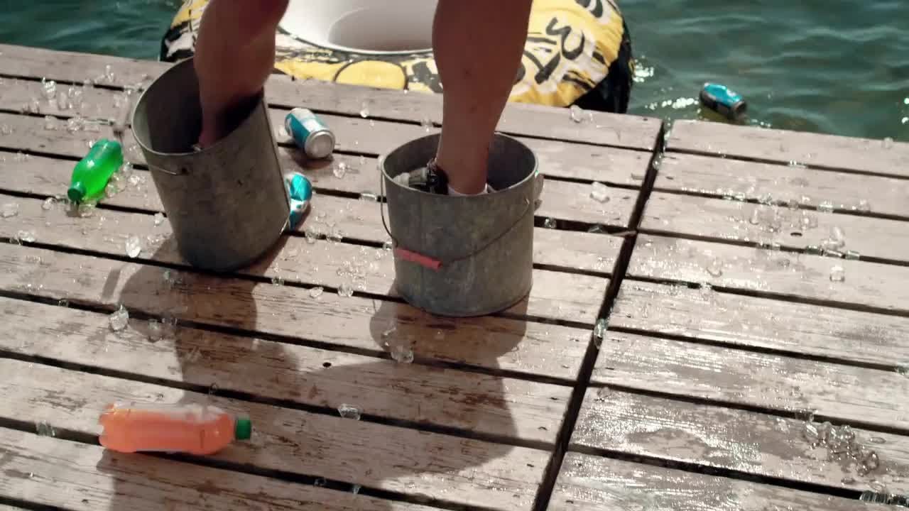 Walker, Airplane! duo tout Wisconsin tourism YouTube