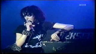 Video voorbeeld van "Siouxsie And The Banshees - Eve White / Eve Black (1981) Köln, Germany"