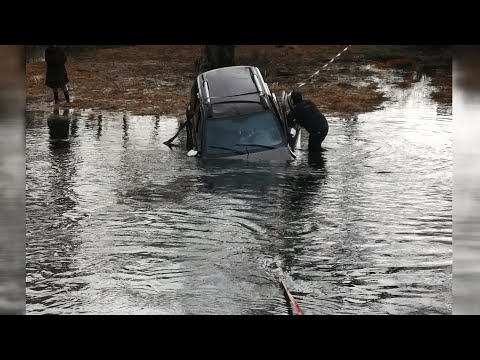 Водитель успела спастись из тонущего автомобиля в Лидском районе