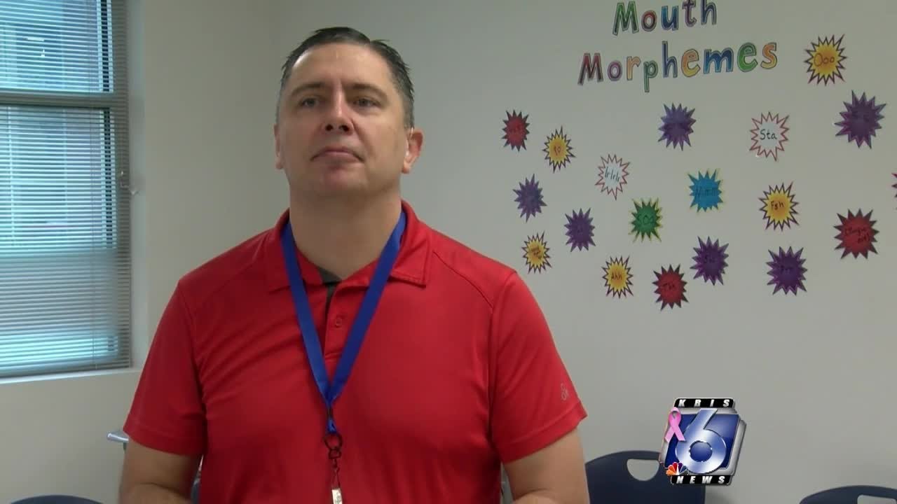 VMHS American Sign Language teacher aims to build bridges between