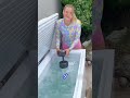 氷風呂でアイスを食べる最強女子が現れた 😱🥶 #Shorts