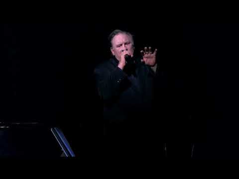 Gérard Depardieu chante Barbara - La Solitude