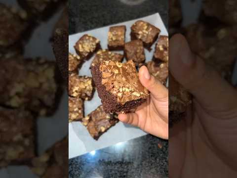 Fudgy chocolately brownie #brownie#fudgybrownie#youtubeshorts#cookingchannel#shortsfeed#explorepage