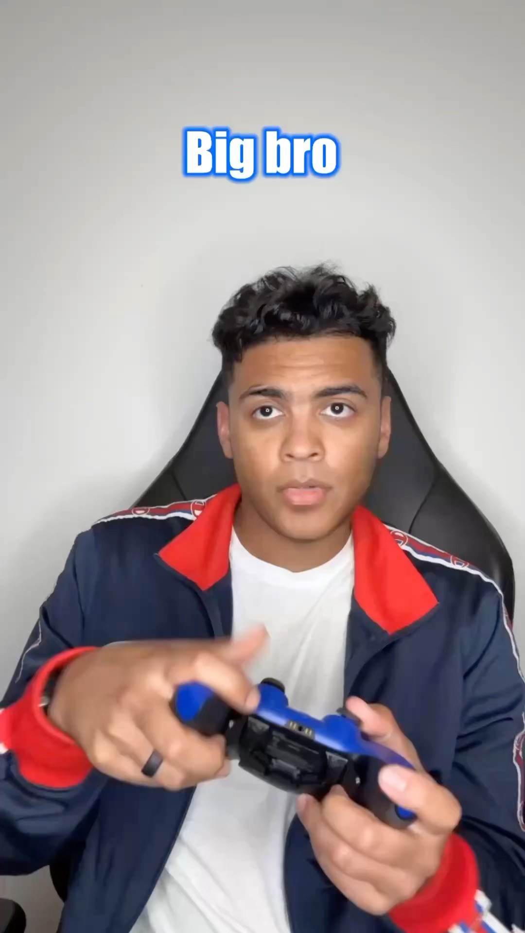 Big bro took “ only I can talk crap to my brother” to a whole new level…??#comedy
