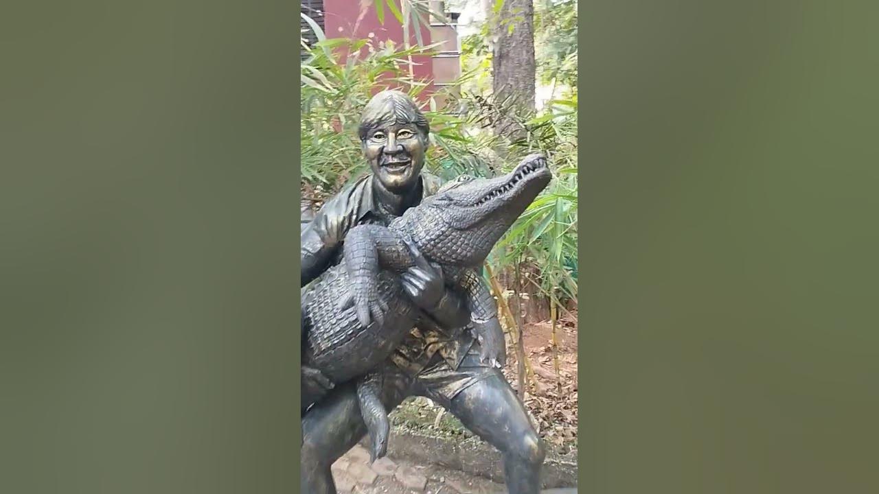 Steve Irwin The Crocodile Hunter Statue At Parassinikadavu Snake Park steve-irwin-the-crocodile-hunter-statue-at-parassinikadavu-snake-park