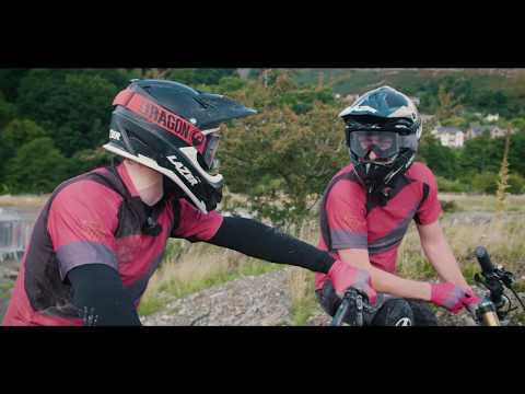 Wideo: Obejrzyj: Kto jest szybszy, jeździec szosowy czy rowerzysta górski?