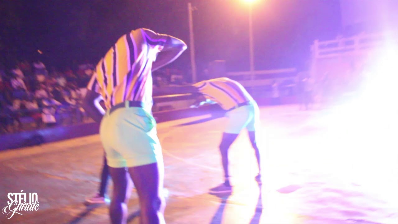 Banda Zengue desfila a sua classe no Campo Polivalente em Vilankulo