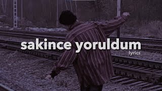Yollar Giderek Ben Severek Bittim Lyrics