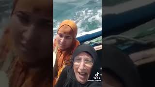 إمرأة تهاجر من المغرب الى إسبانيا هي وابنته وحفيدته