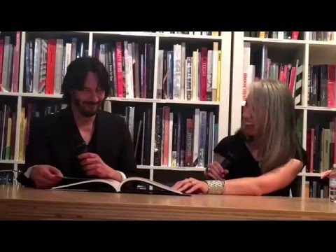 Video: Keanu Reeves: “I'm reading now