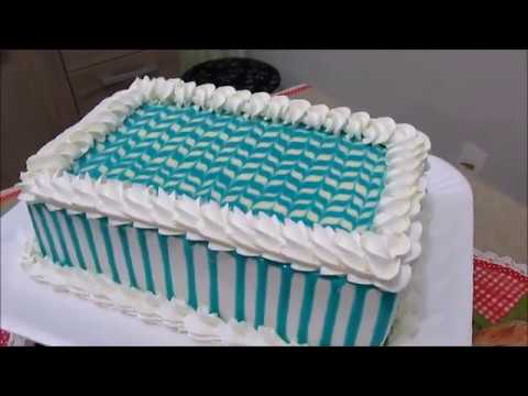 Decoração de bolo azul e branco (mesclado). Adriene Amorim. 