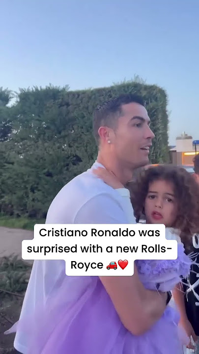 When Cristiano Ronaldo was surprised with a new Rolls-Royce for Christmas ❤️ (via @georginagio/IG)
