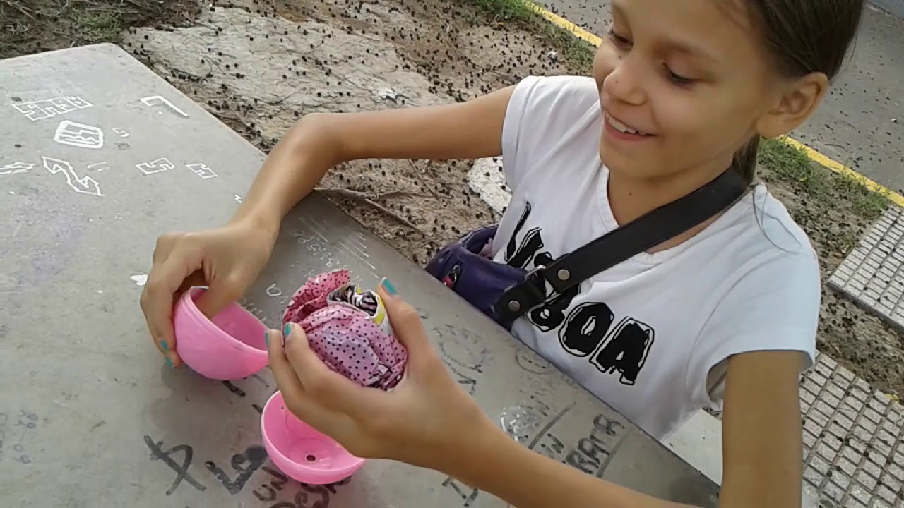 Raspakovka lil sisters surprise konfeti pop. Lil cheeky baby.