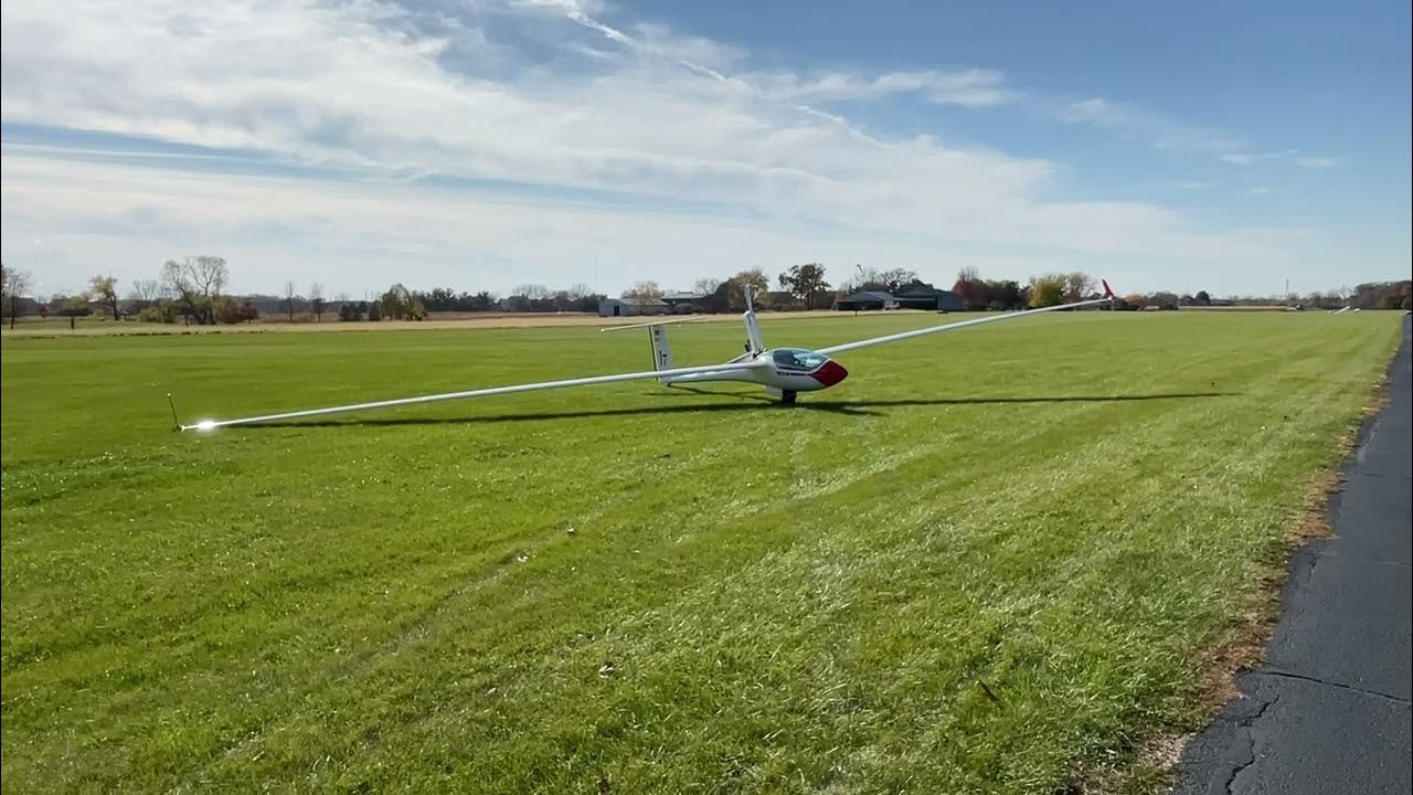 Landing ASH31Mi at Chicago Glider, taxi to hangar. YouTube