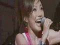 ひとみ laughs about confetti
