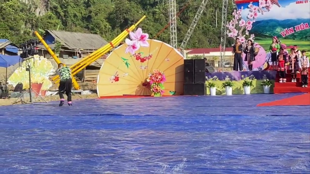 TRÌNH DIỄN TRANG PHỤC CÁC DÂN TỘC TRONG NGÀY HỘI VĂN HÓA CÁC DÂN TỘC XÃ SAM MỨN LẦN THỨ I; NĂM 2025