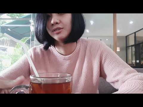 Cara minum teh yang masih panas